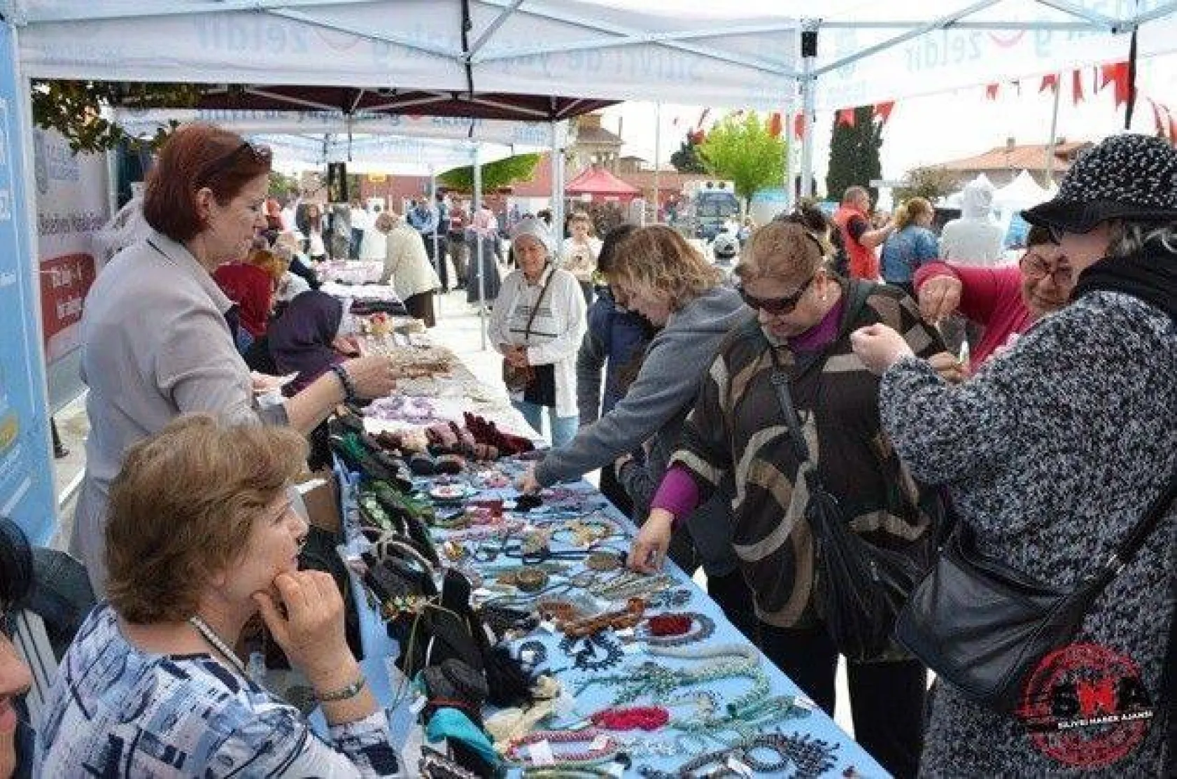 Silivri'de börekler dostluk için açıldı