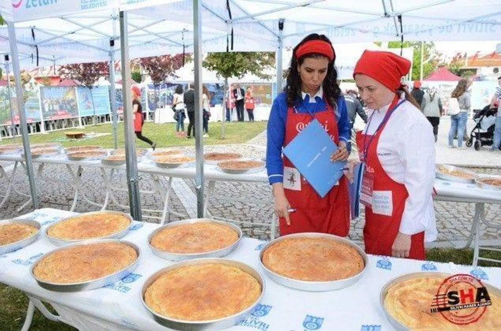 Silivri'de börekler dostluk için açıldı