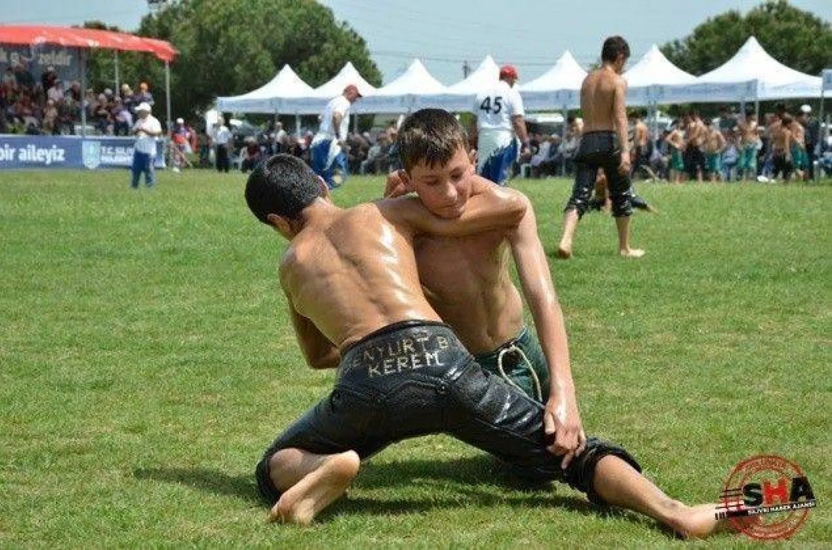 Pehlivanlar Silivri er meydanında güreşti