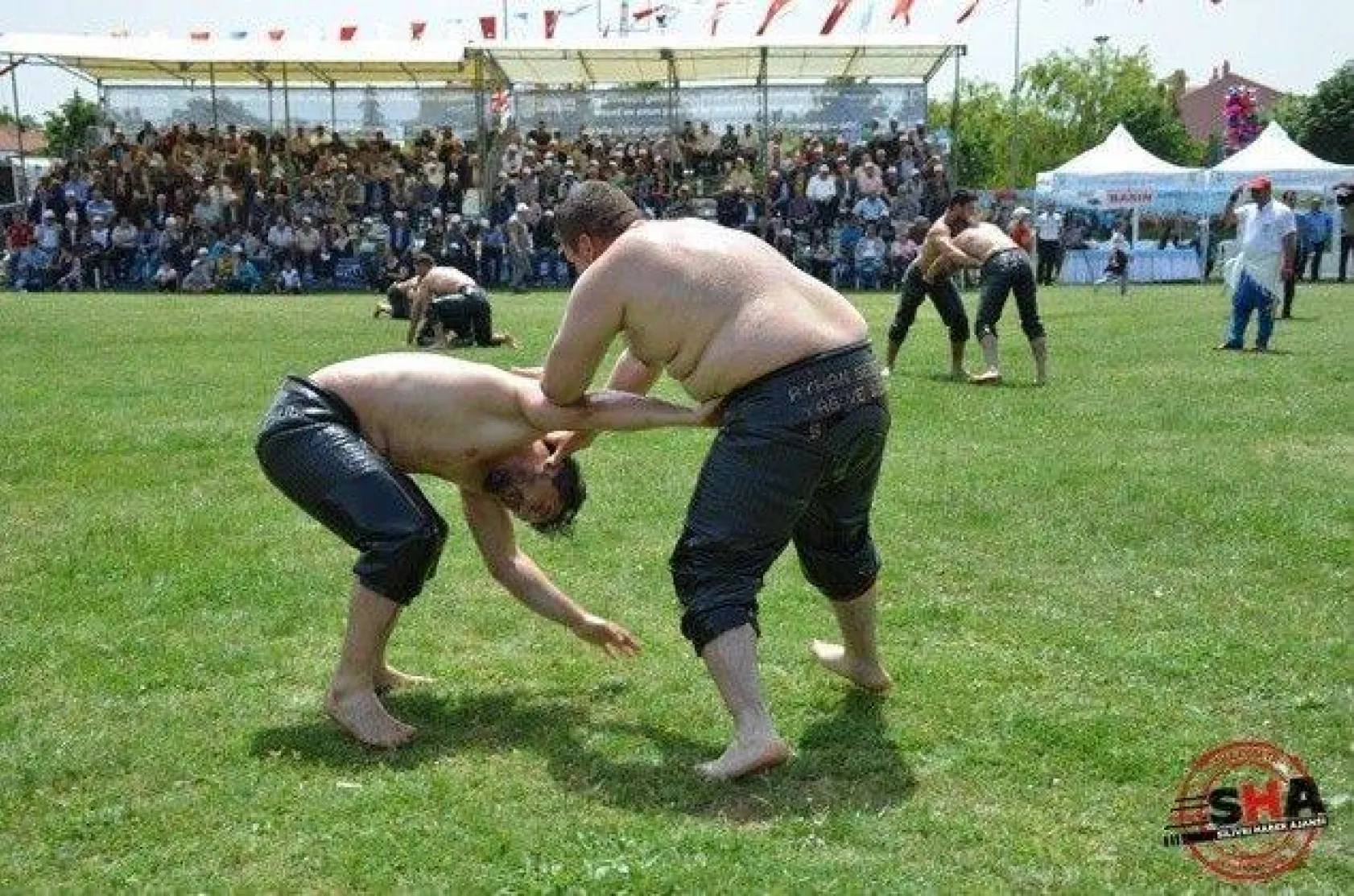 Pehlivanlar Silivri er meydanında güreşti