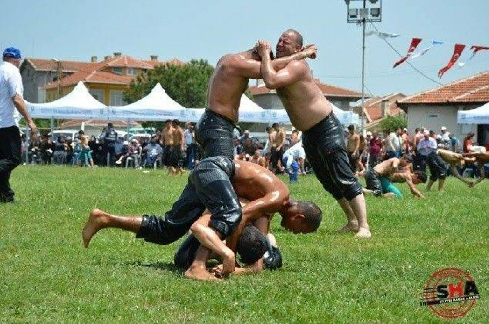 Pehlivanlar Silivri er meydanında güreşti