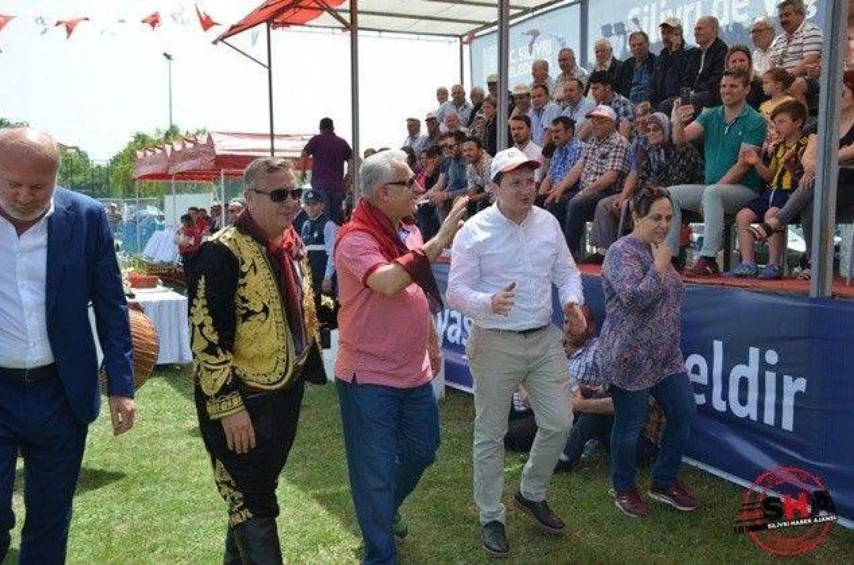 Pehlivanlar Silivri er meydanında güreşti