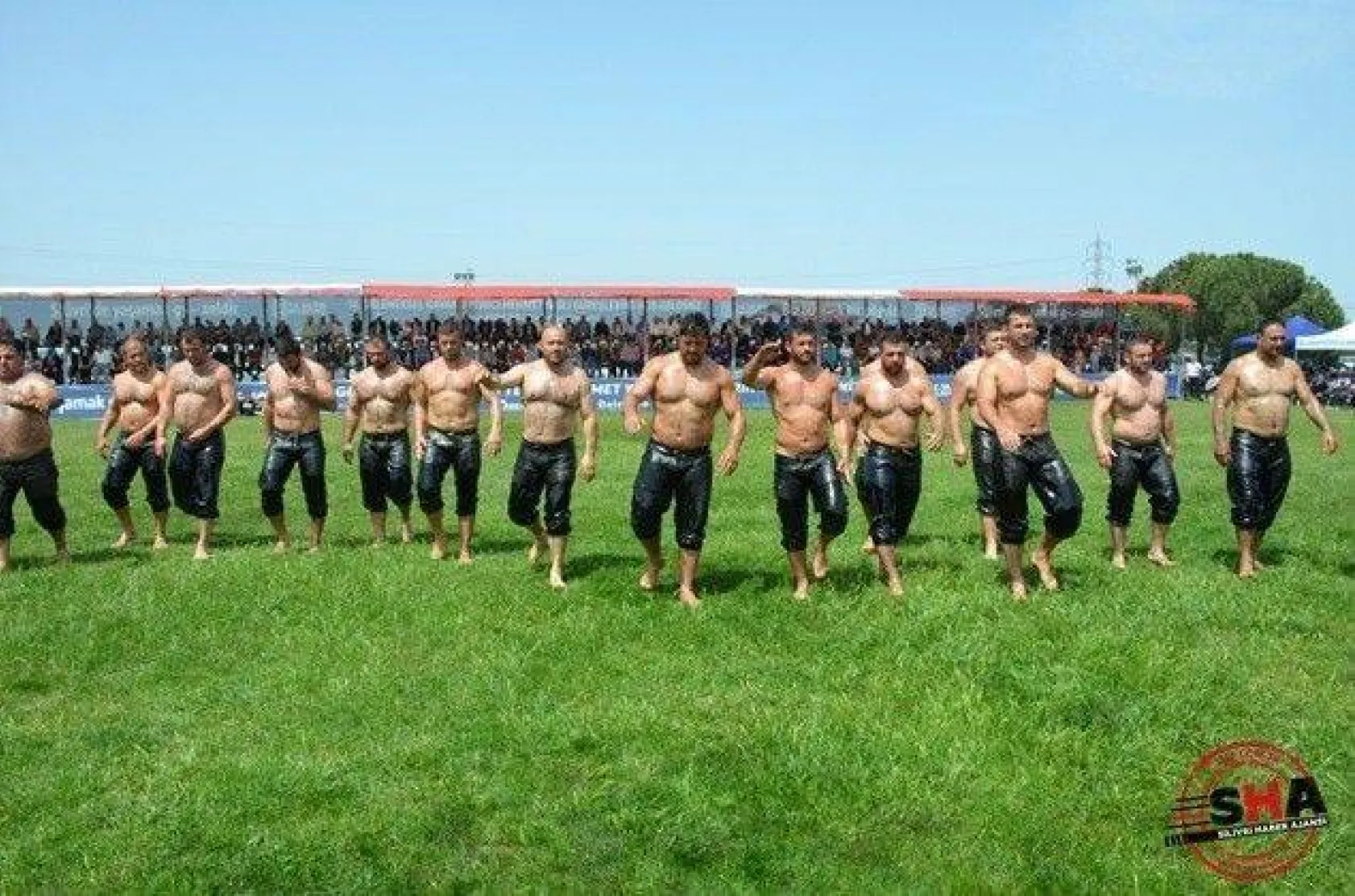 Pehlivanlar Silivri er meydanında güreşti