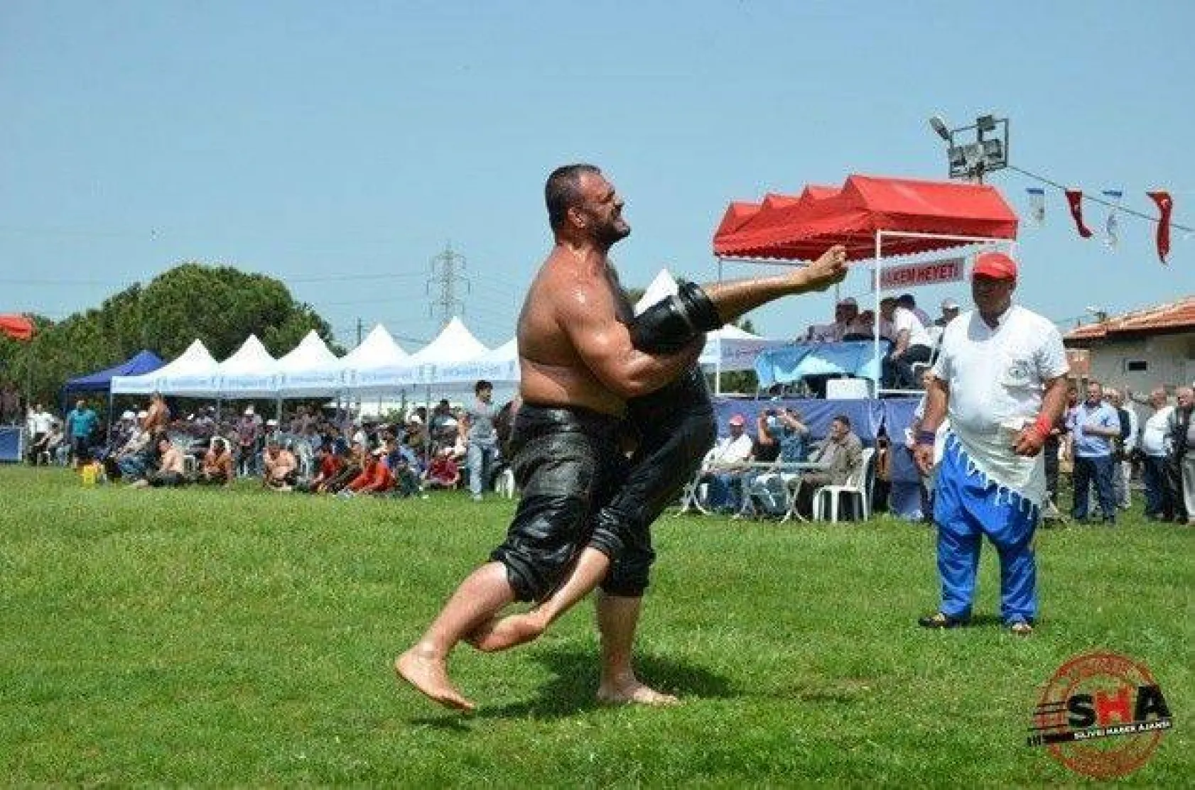 Pehlivanlar Silivri er meydanında güreşti