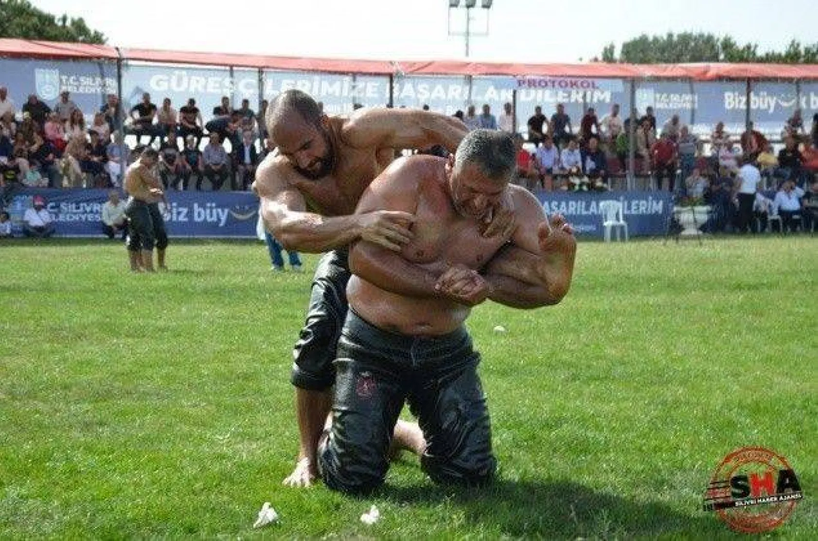 Pehlivanlar Silivri er meydanında güreşti