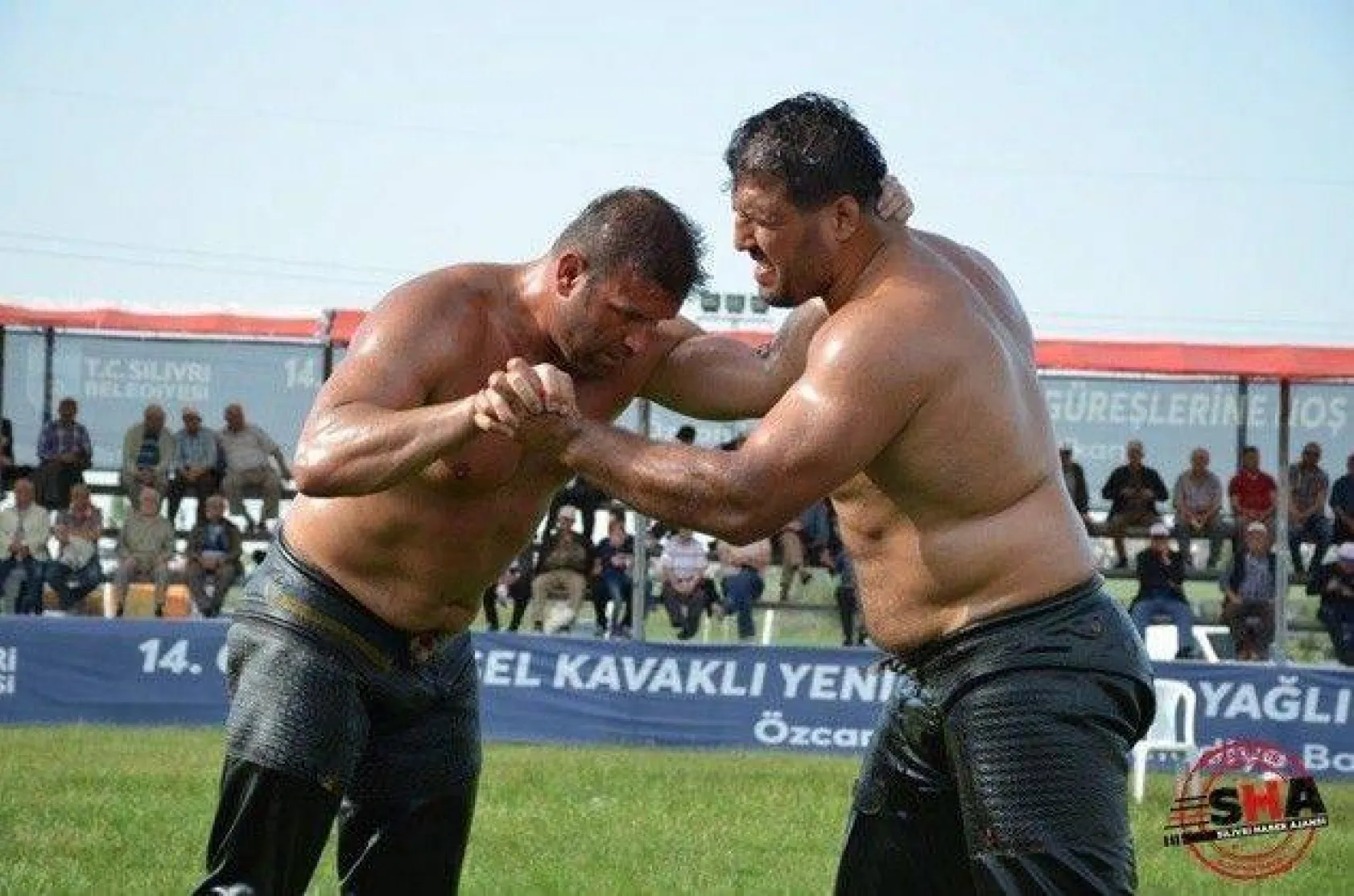 Pehlivanlar Silivri er meydanında güreşti