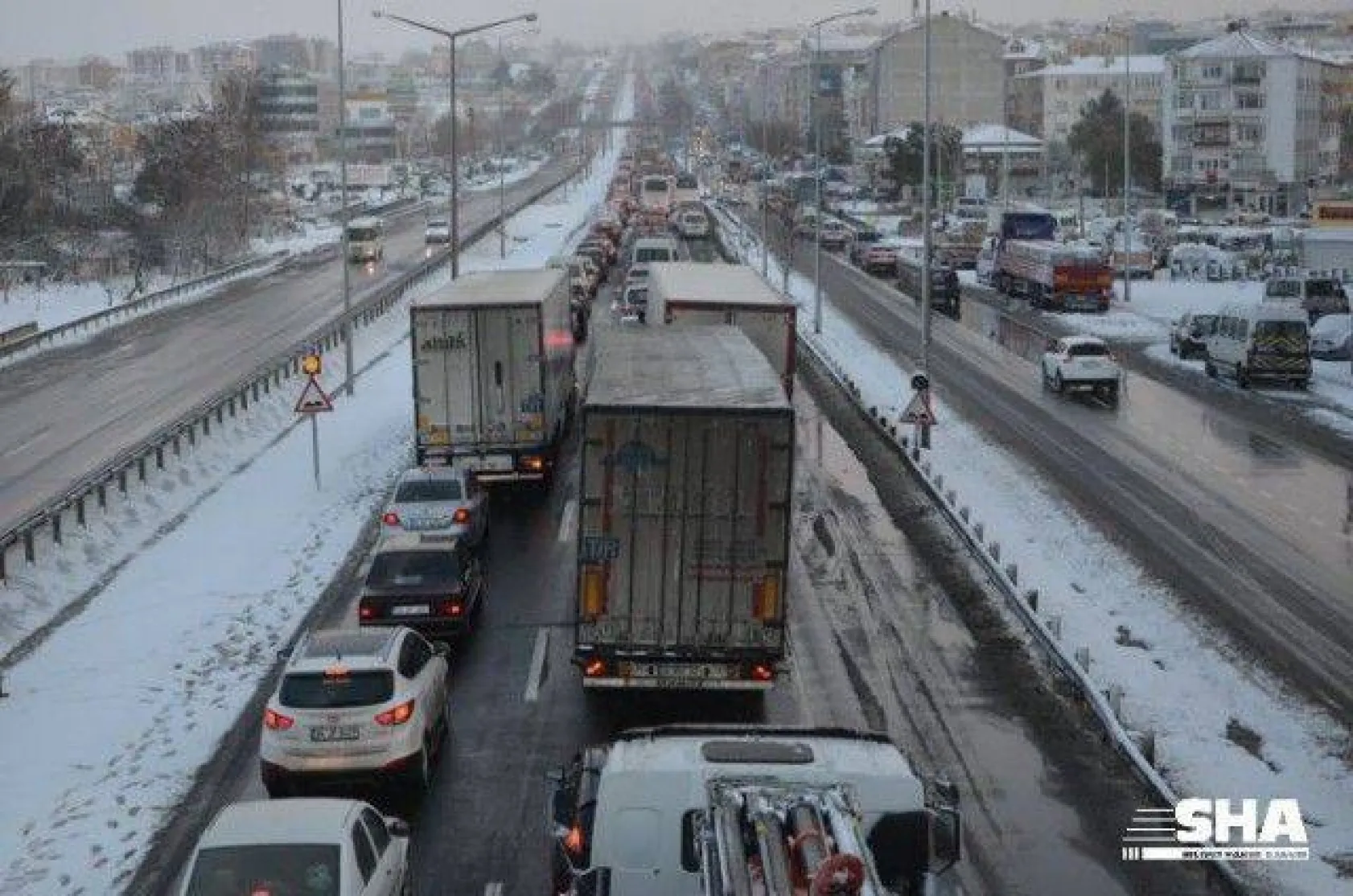 D-100'de trafik yoğunlaştı
