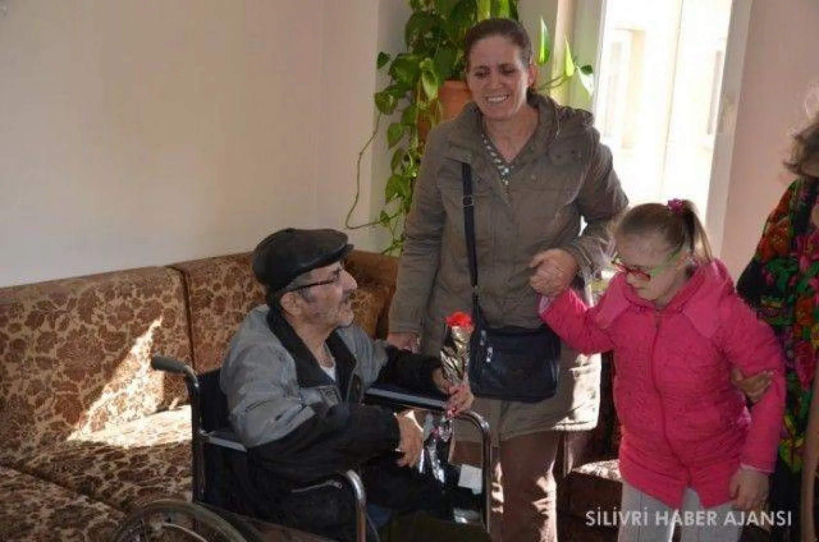 'Çağrışım' öğrencilerinden huzurevi ziyareti