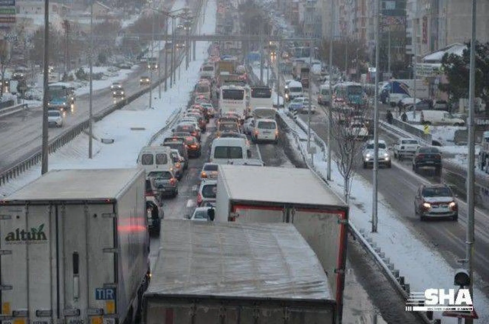 D-100'de trafik yoğunlaştı