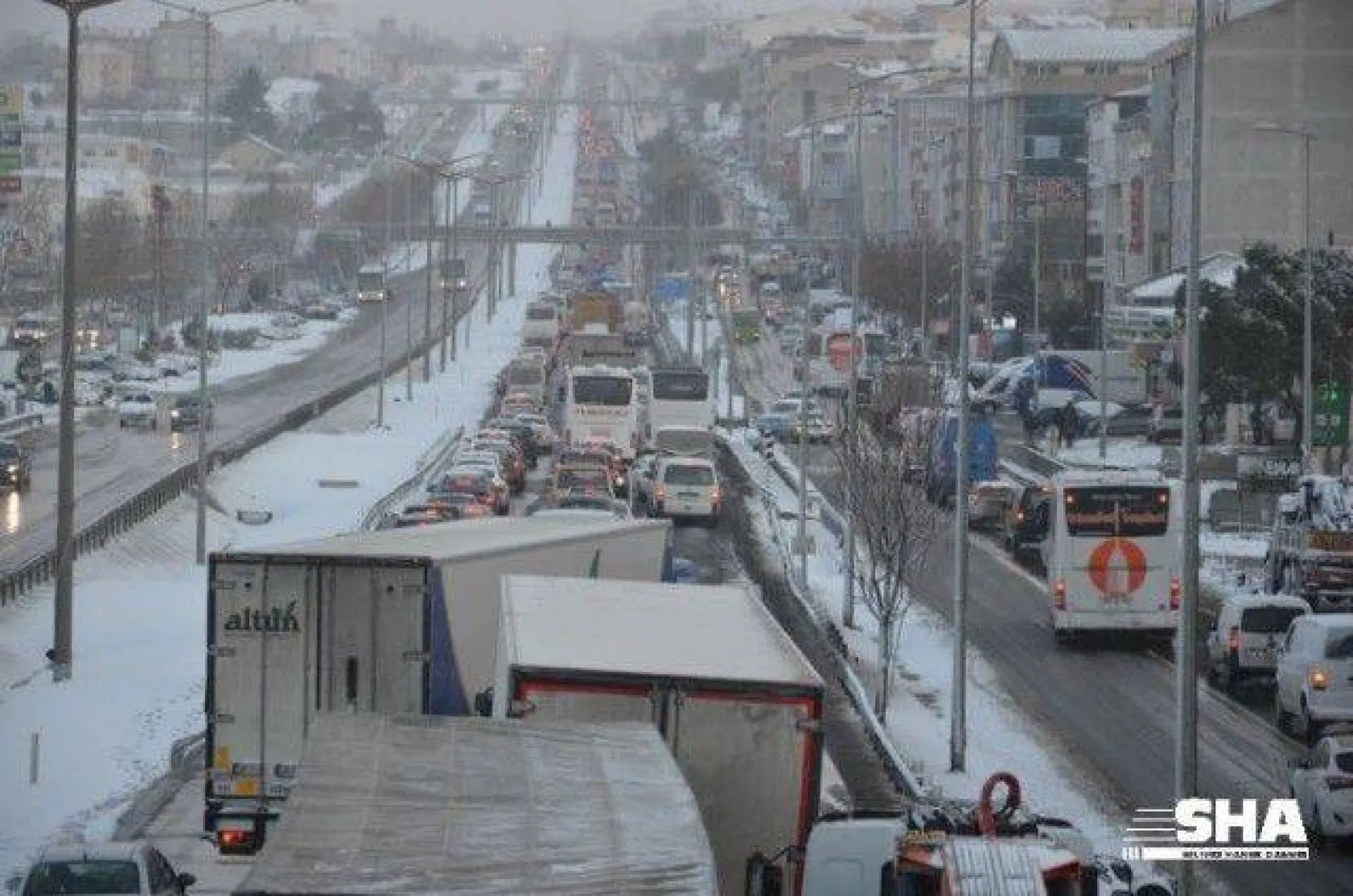 D-100'de trafik yoğunlaştı