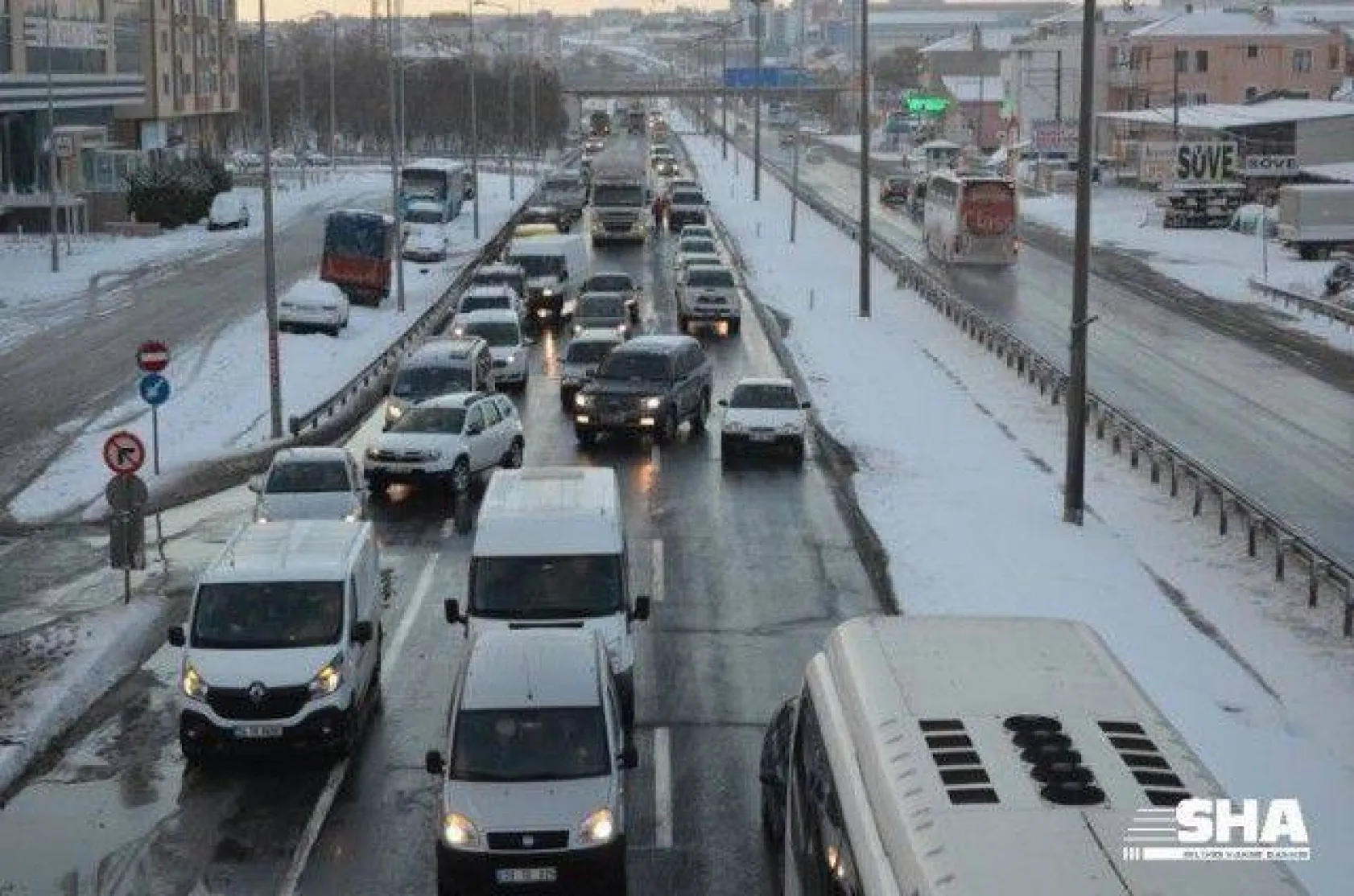 D-100'de trafik yoğunlaştı