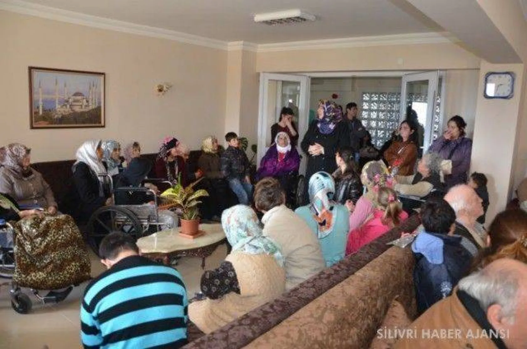 'Çağrışım' öğrencilerinden huzurevi ziyareti