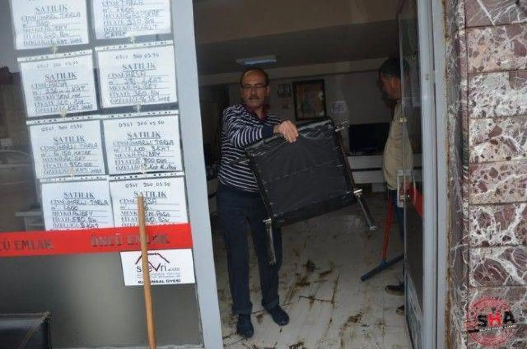 Silivri'de yağan yağmur etkili oldu