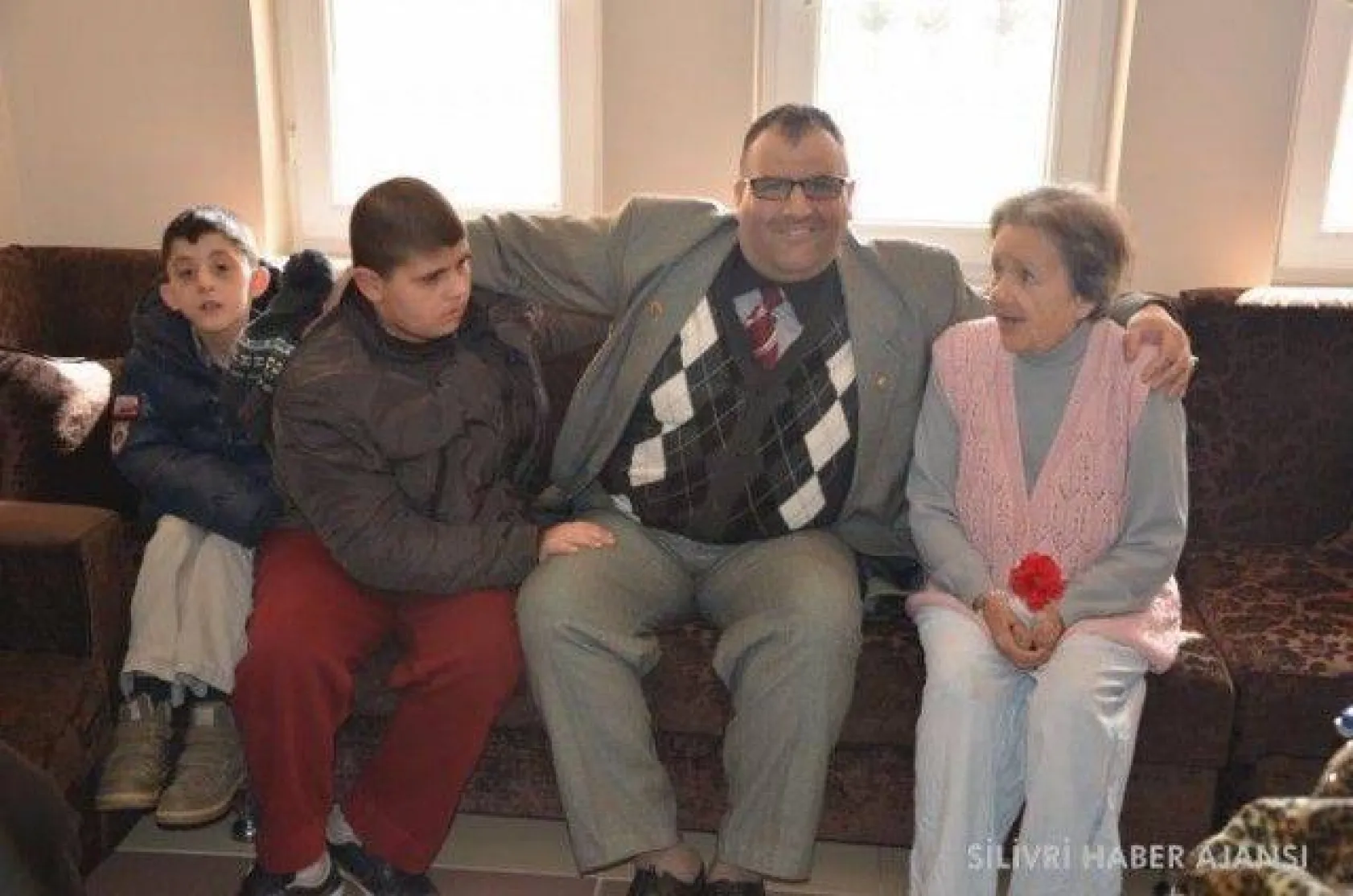 'Çağrışım' öğrencilerinden huzurevi ziyareti