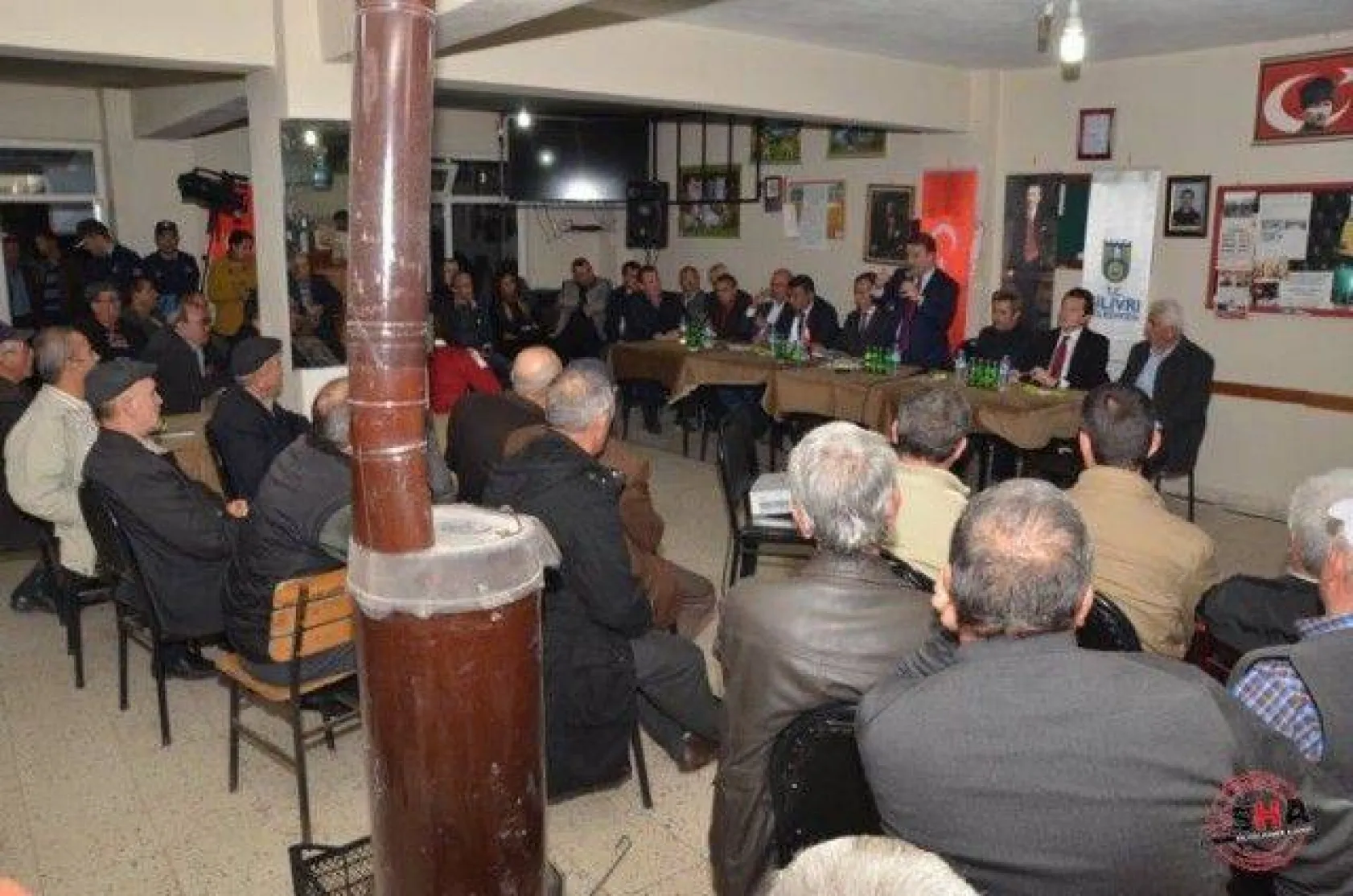 Danamandıra Halk Toplantısına Yoğun Katılım