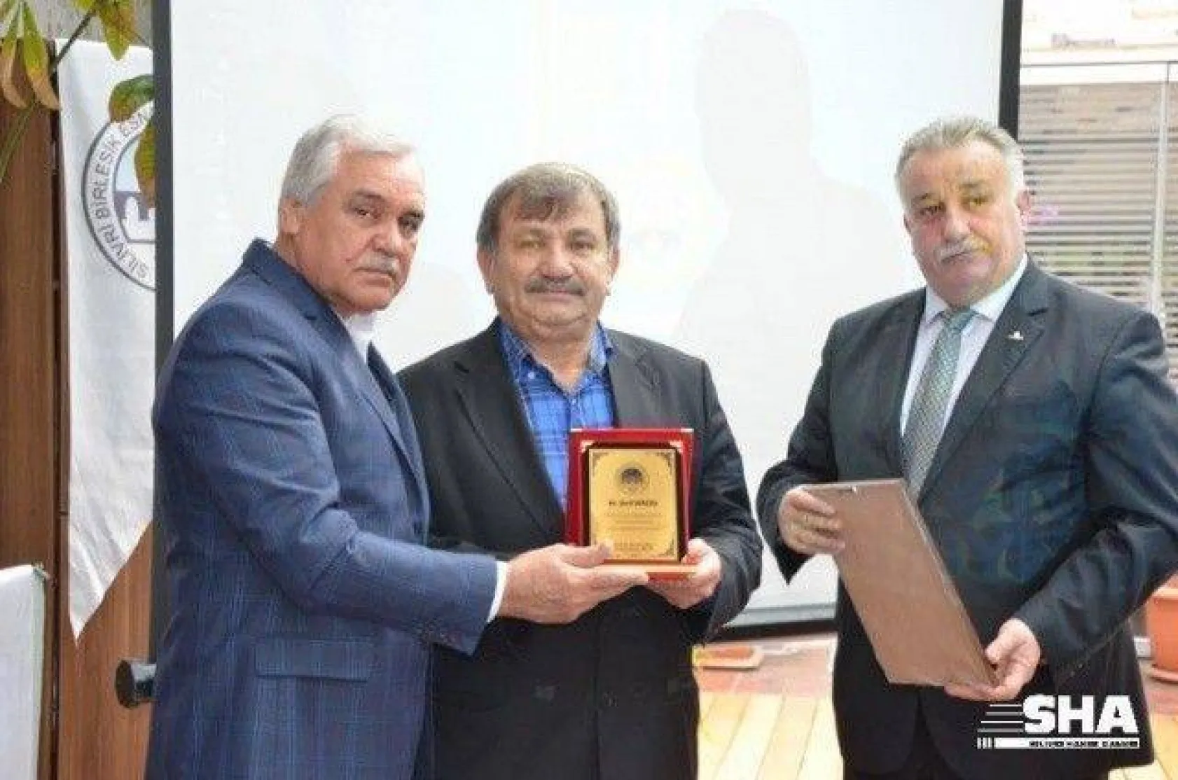 Esnaflıkta 40 Yılını Dolduranlara Plaket Verildi