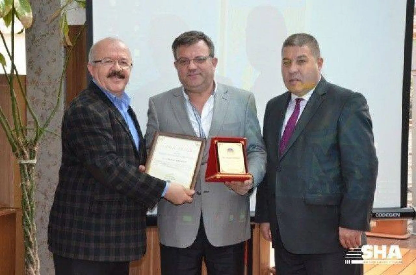 Esnaflıkta 40 Yılını Dolduranlara Plaket Verildi