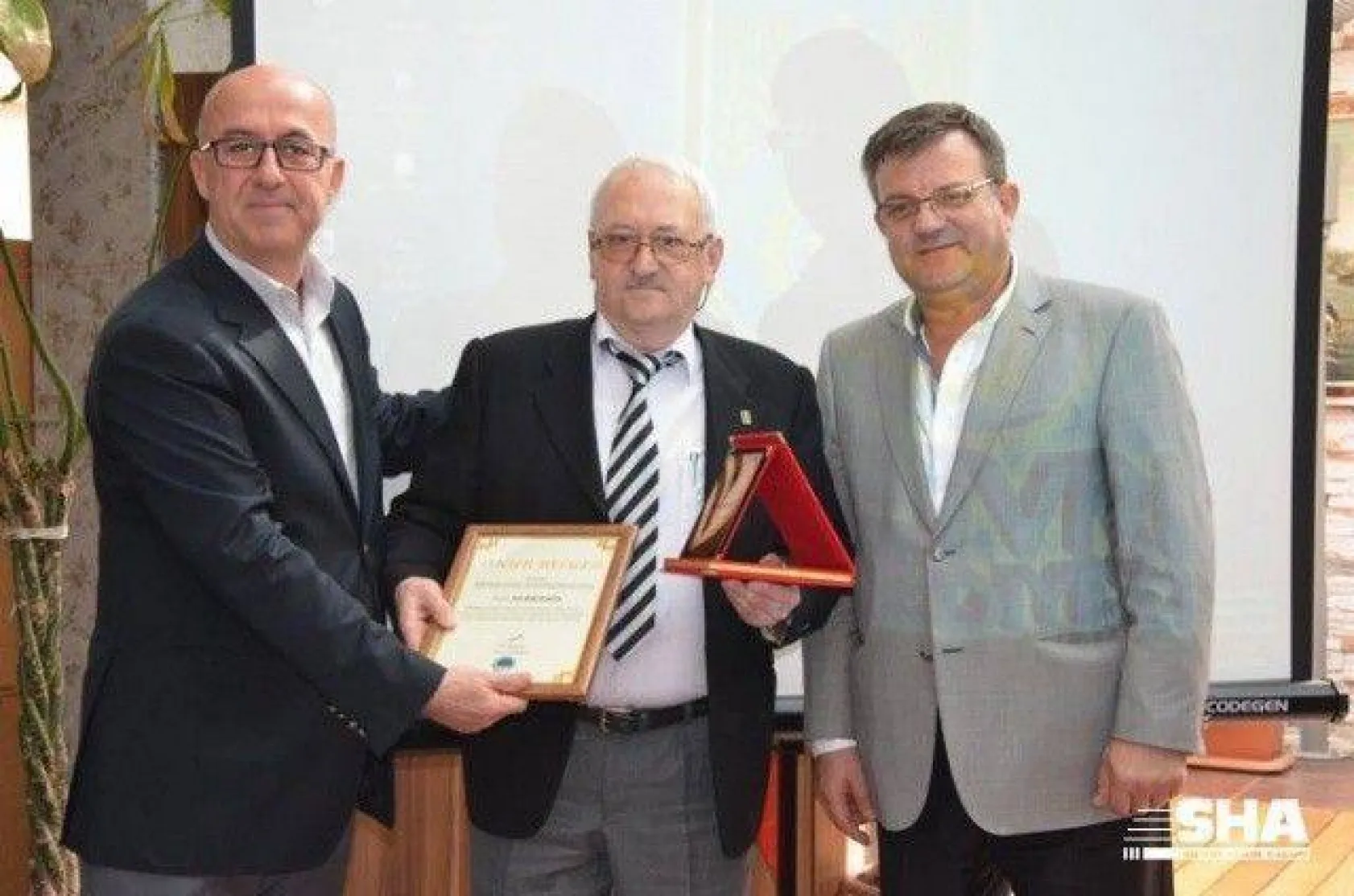 Esnaflıkta 40 Yılını Dolduranlara Plaket Verildi