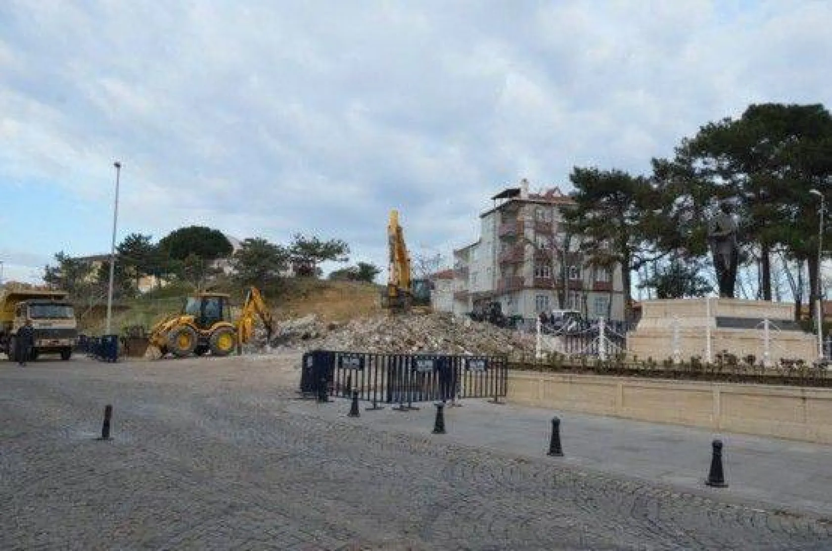 Selimpaşa Meydanı Büyüyor