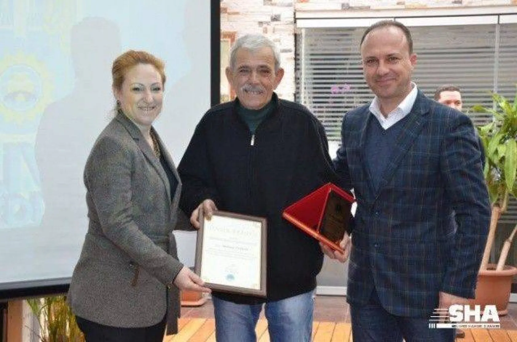 Esnaflıkta 40 Yılını Dolduranlara Plaket Verildi