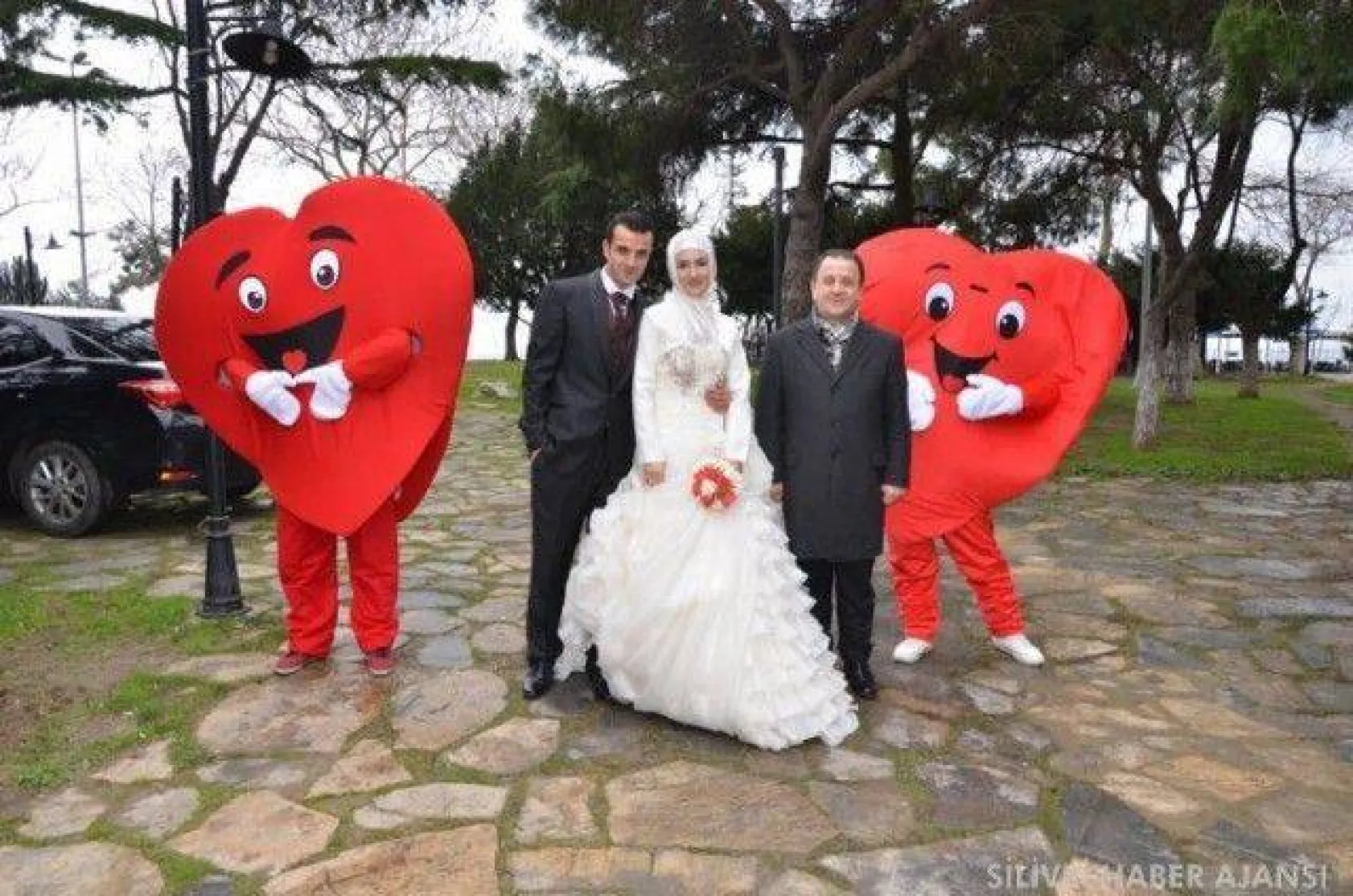 Silivri Belediyesi Sevgililer Günü'nde çiçek dağıttı