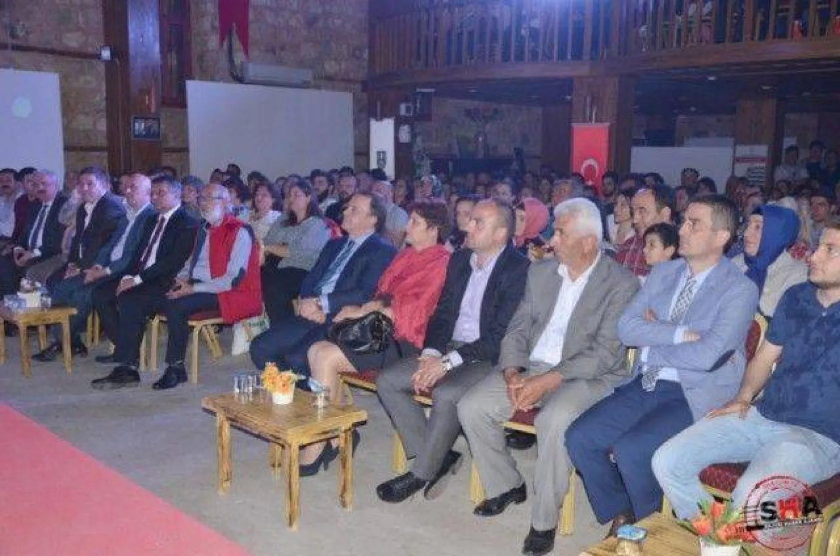 Kahraman Bakkal Süpermarkete Karşı Sahnelendi