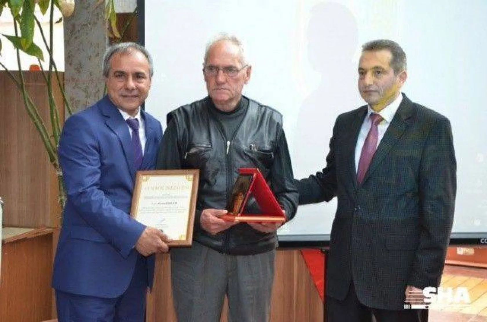 Esnaflıkta 40 Yılını Dolduranlara Plaket Verildi