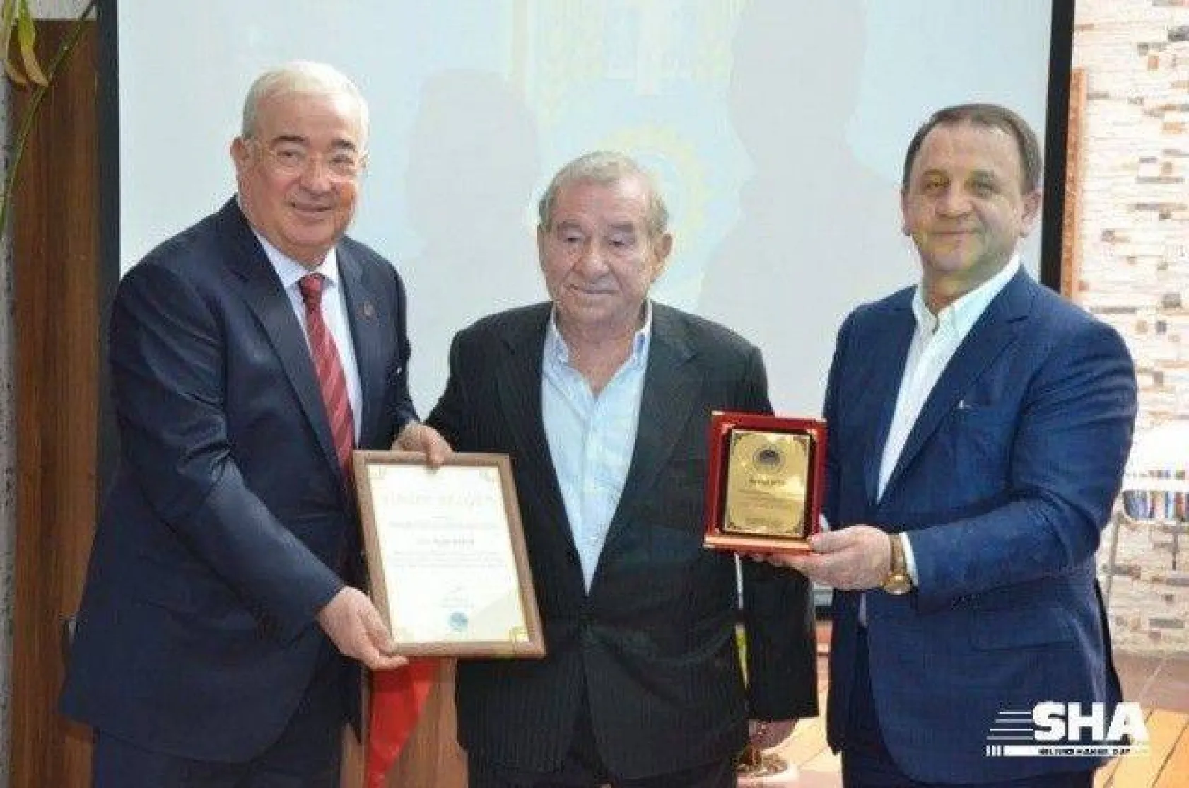 Esnaflıkta 40 Yılını Dolduranlara Plaket Verildi