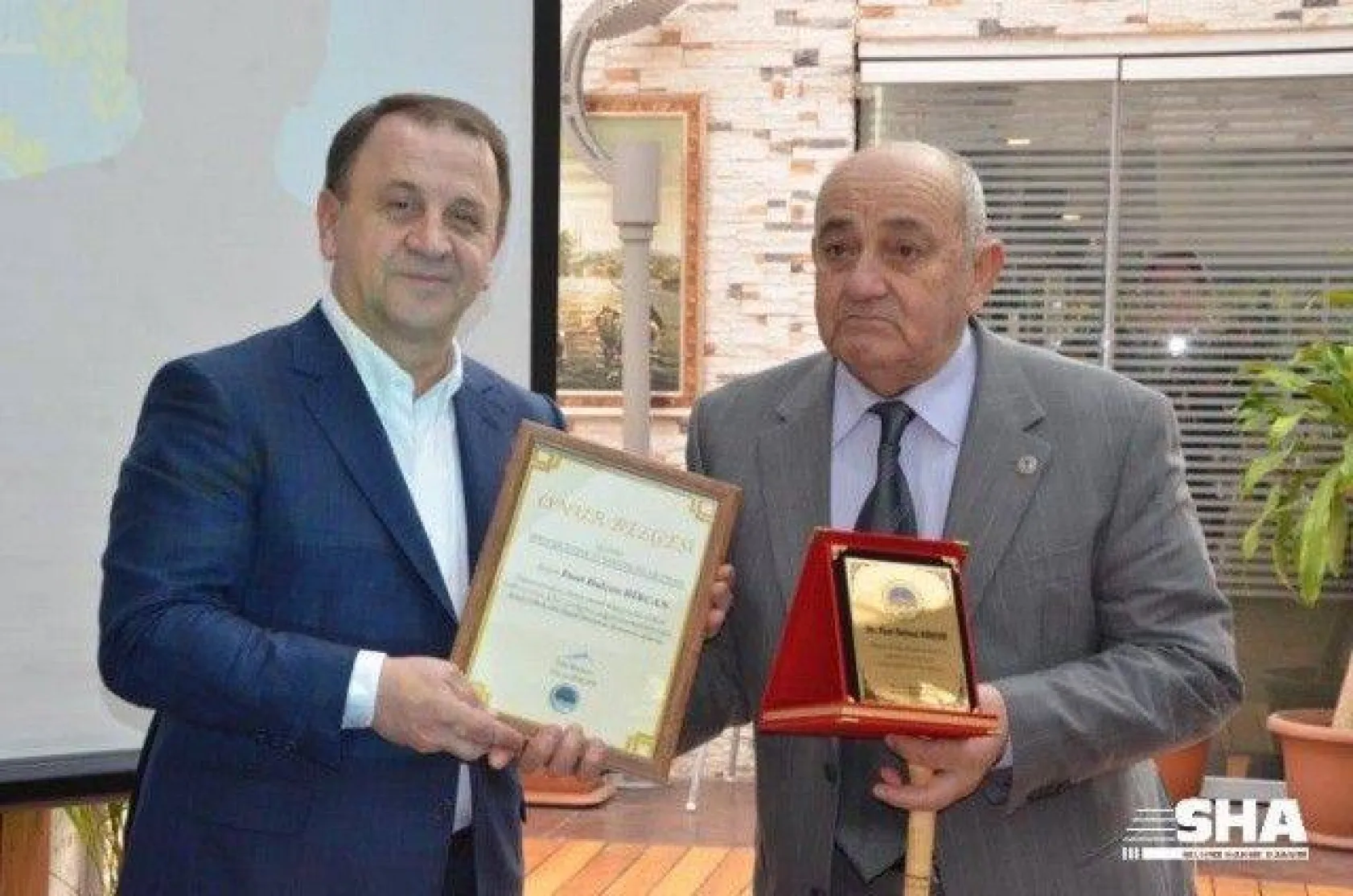 Esnaflıkta 40 Yılını Dolduranlara Plaket Verildi