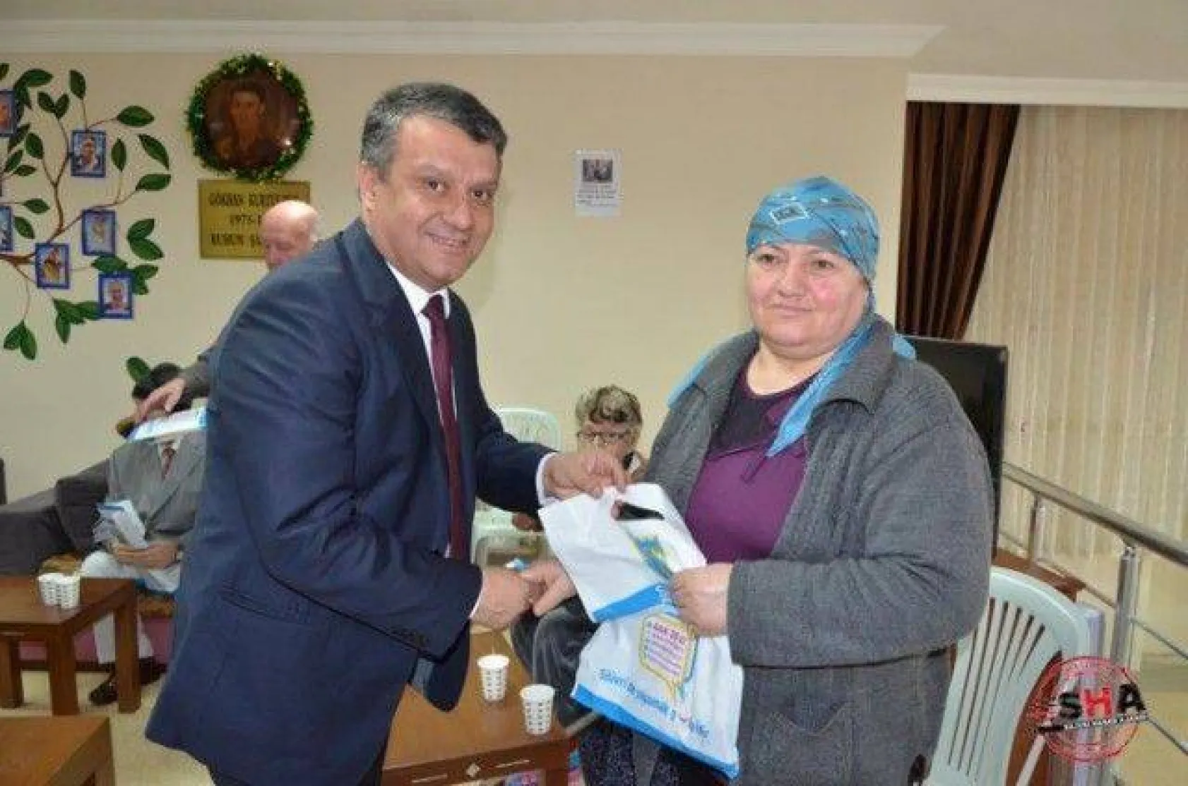 Uzun, huzurevini ziyaret etti