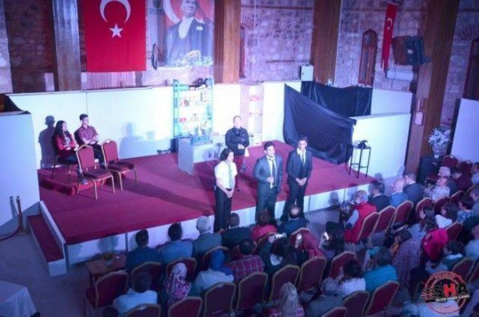 Kahraman Bakkal Süpermarkete Karşı Sahnelendi