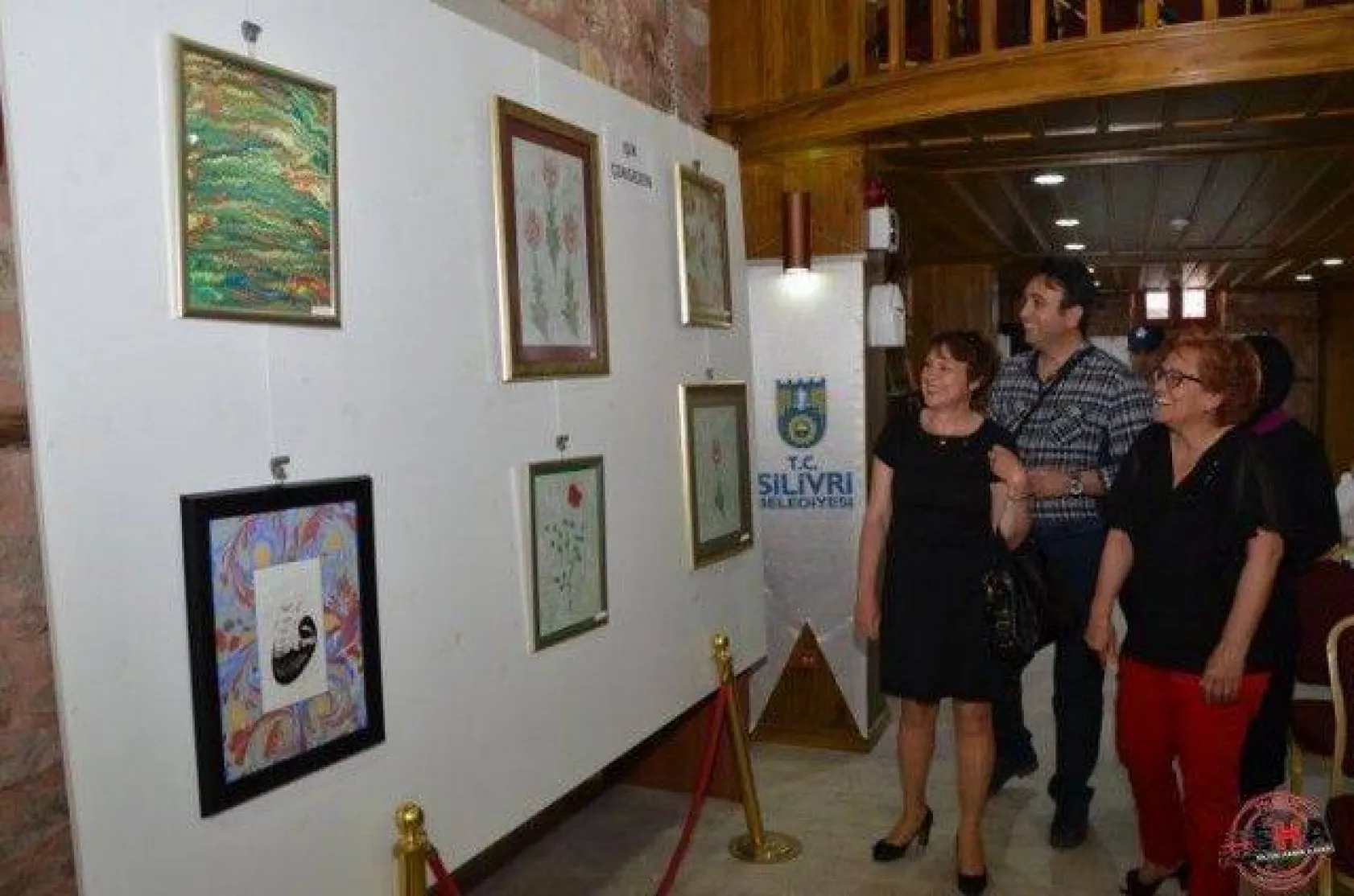 Kadın Eliyle Ebru Sanatseverleri Bekliyor