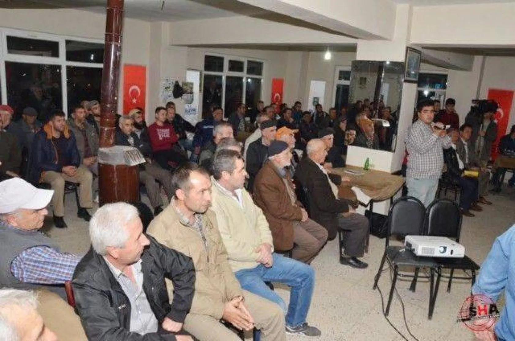 Danamandıra Halk Toplantısına Yoğun Katılım