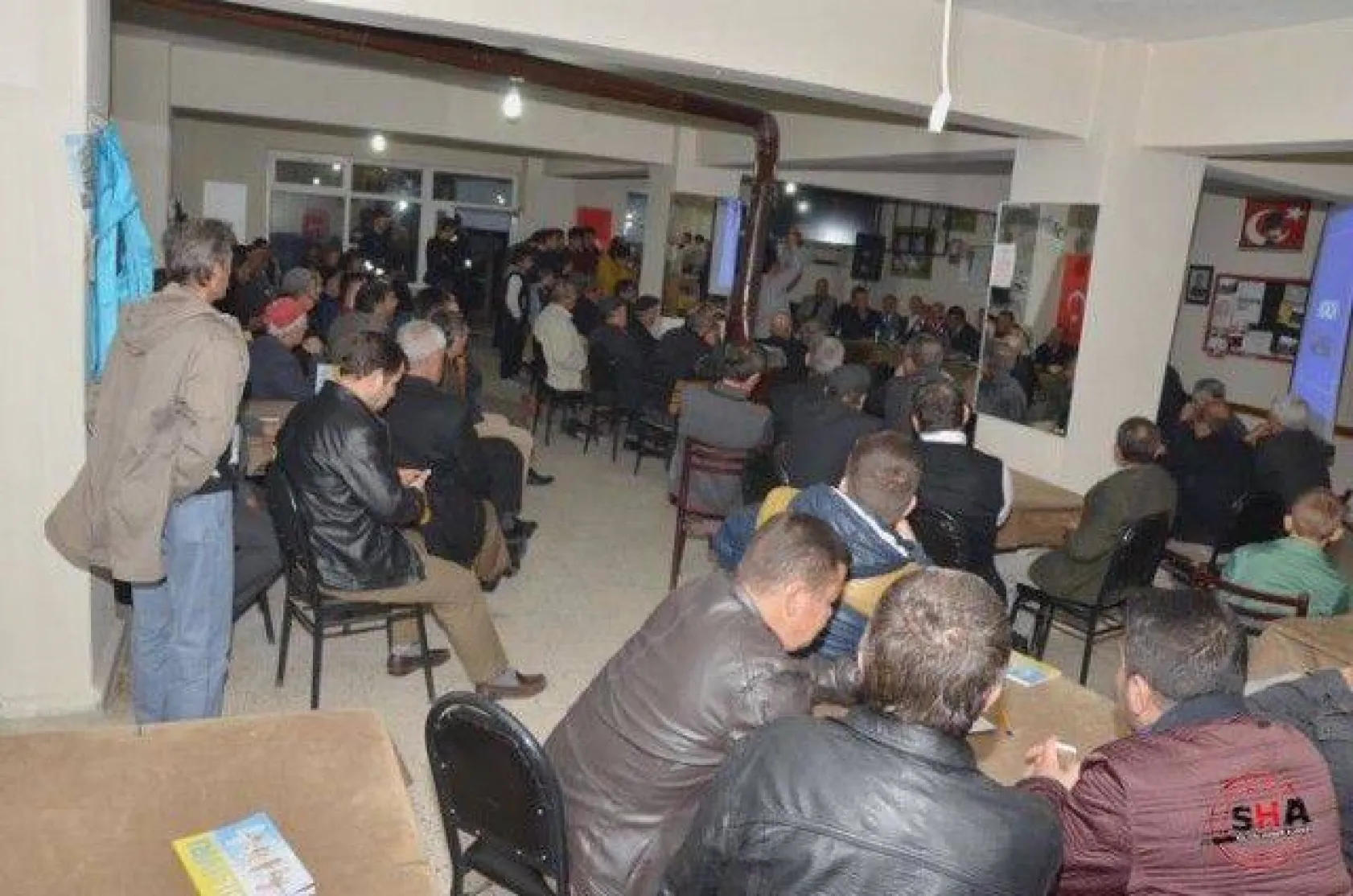 Danamandıra Halk Toplantısına Yoğun Katılım