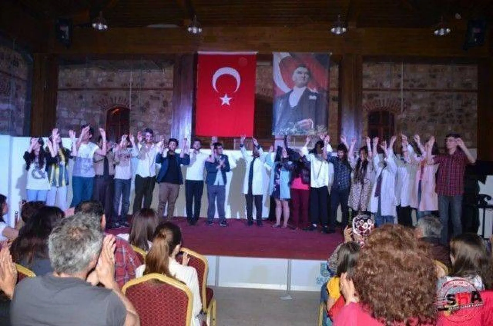 Kahraman Bakkal Süpermarkete Karşı Sahnelendi