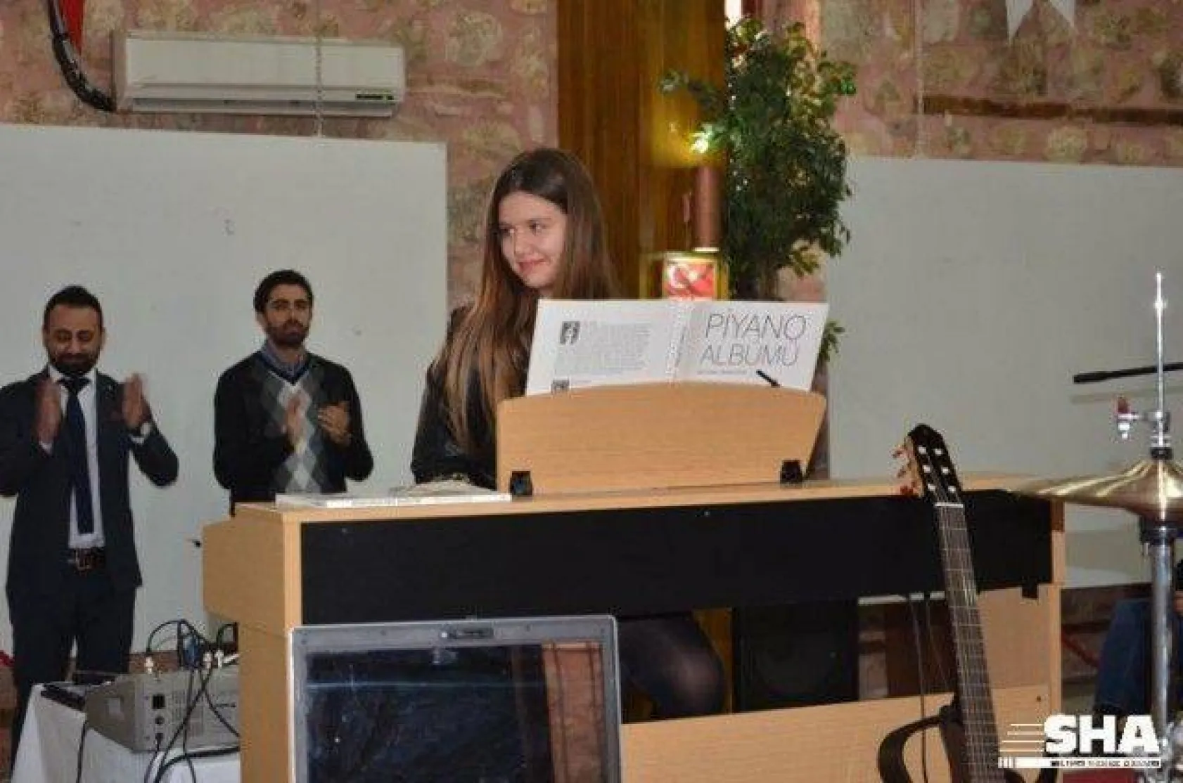 Alkışlar Minik parmaklara