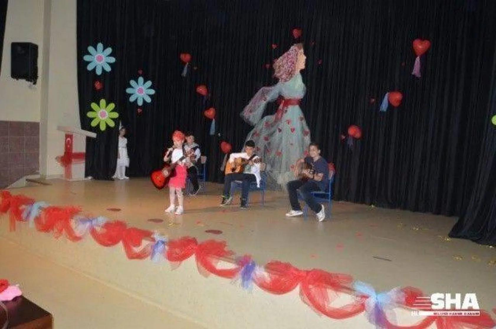 Anaokulu öğrencileri hünerlerini sergiledi.