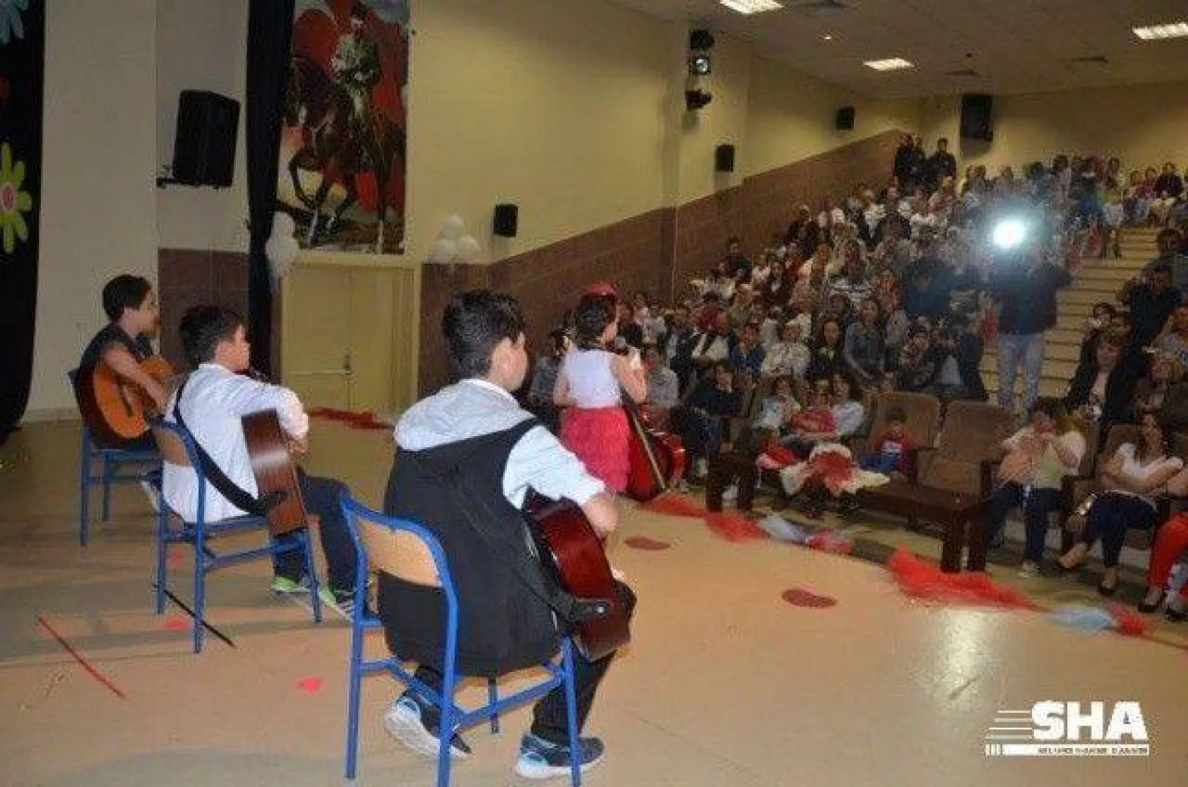 Anaokulu öğrencileri hünerlerini sergiledi.