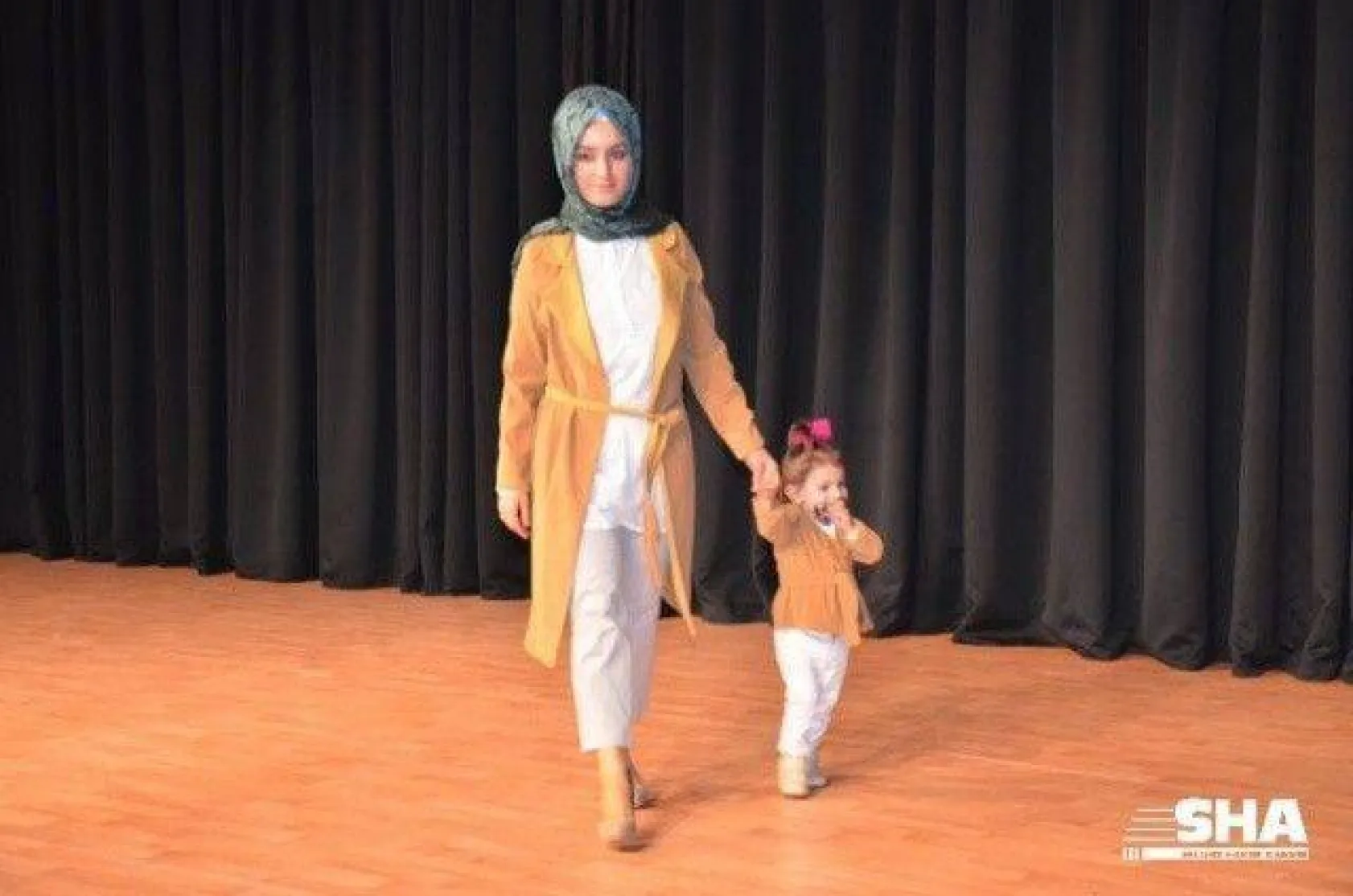 Anne kız aşkına yoğun ilgi