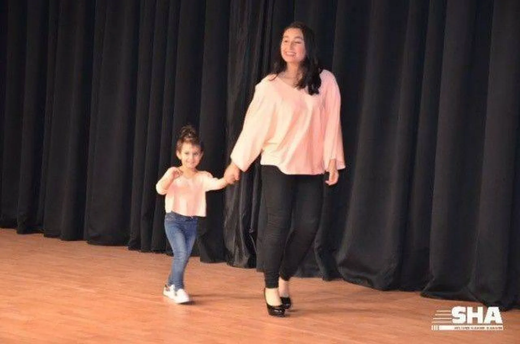 Anne kız aşkına yoğun ilgi