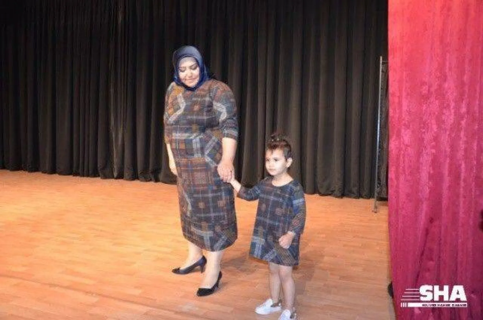 Anne kız aşkına yoğun ilgi