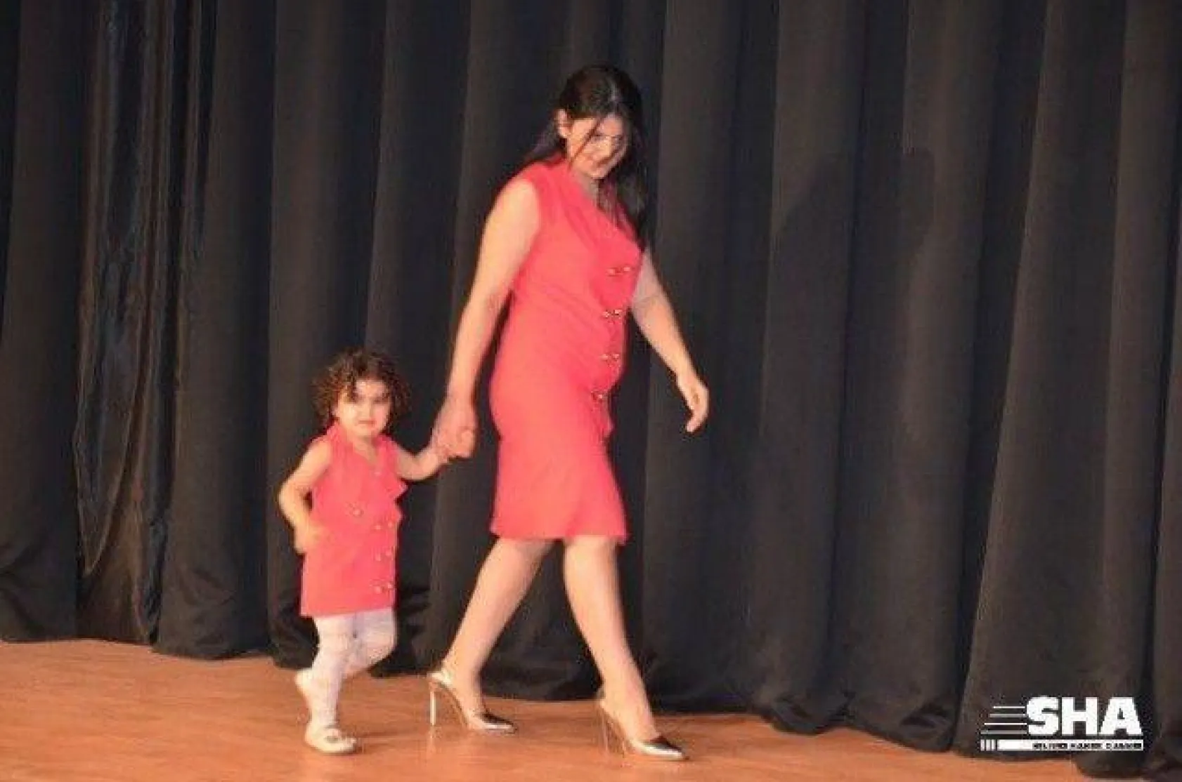 Anne kız aşkına yoğun ilgi