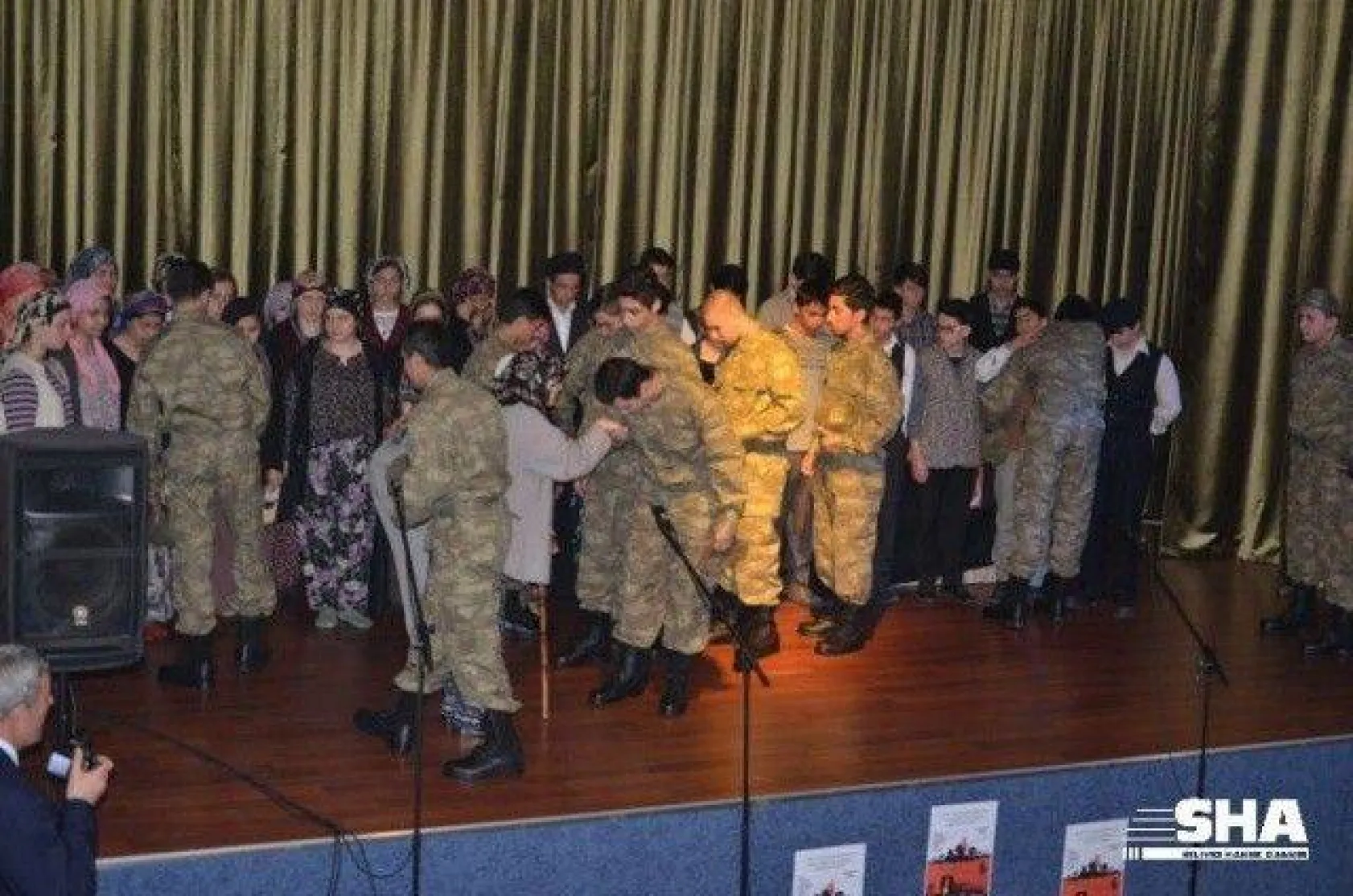 Asım'ın nesli hem ağladı hem ağlattı