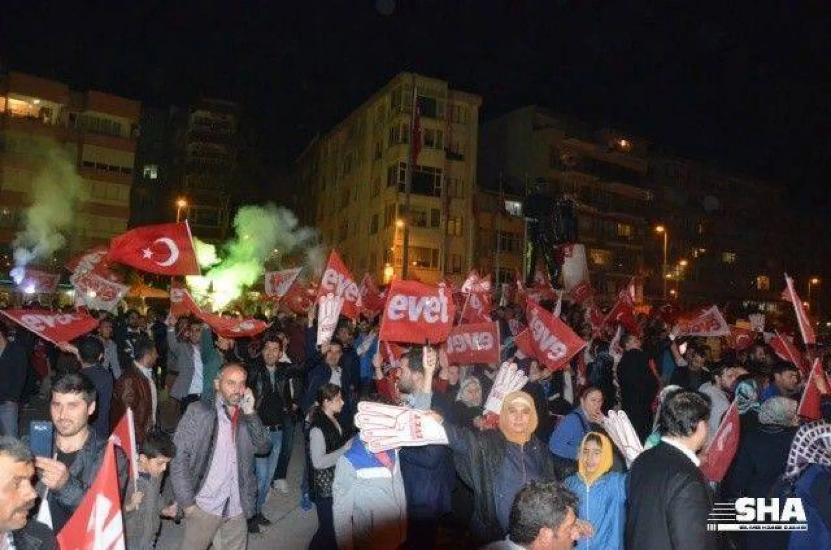 Silivri AK Parti'de Referandum kutlaması [Foto Galeri]