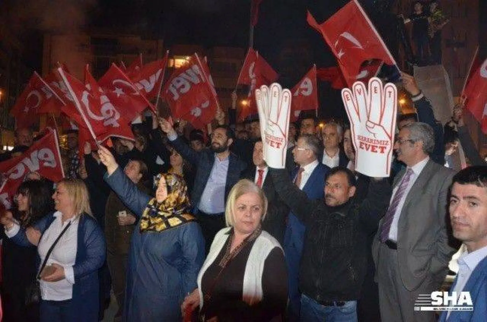 Silivri AK Parti'de Referandum kutlaması [Foto Galeri]