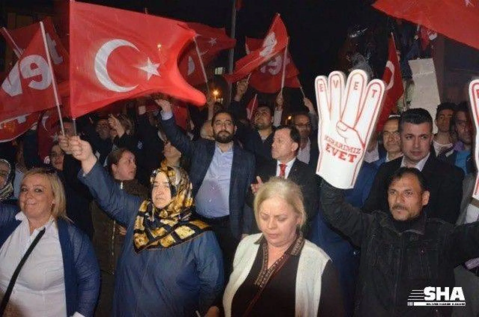 Silivri AK Parti'de Referandum kutlaması [Foto Galeri]