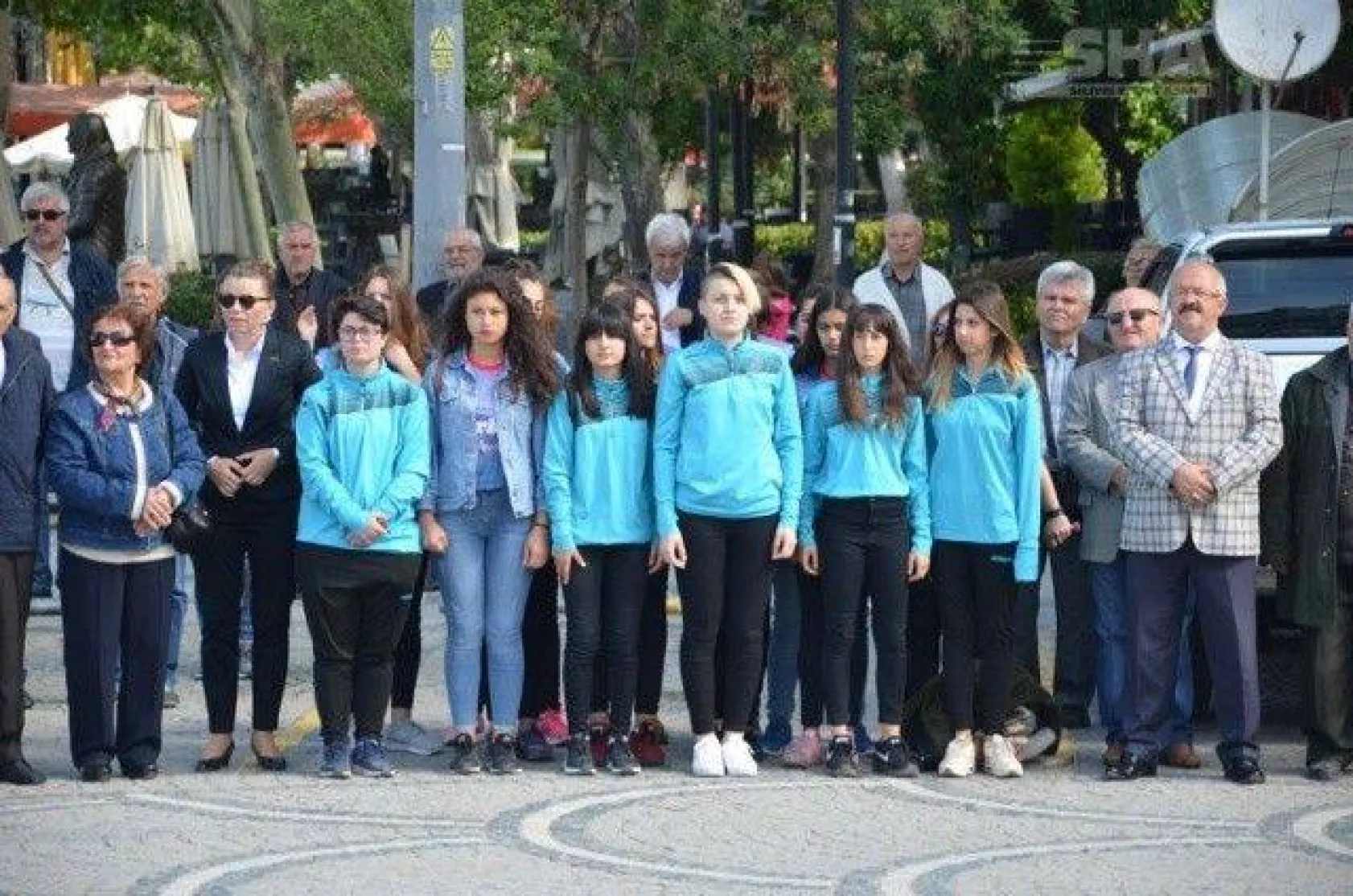 19 Mayıs törenleri çelenk sunumu ile başladı