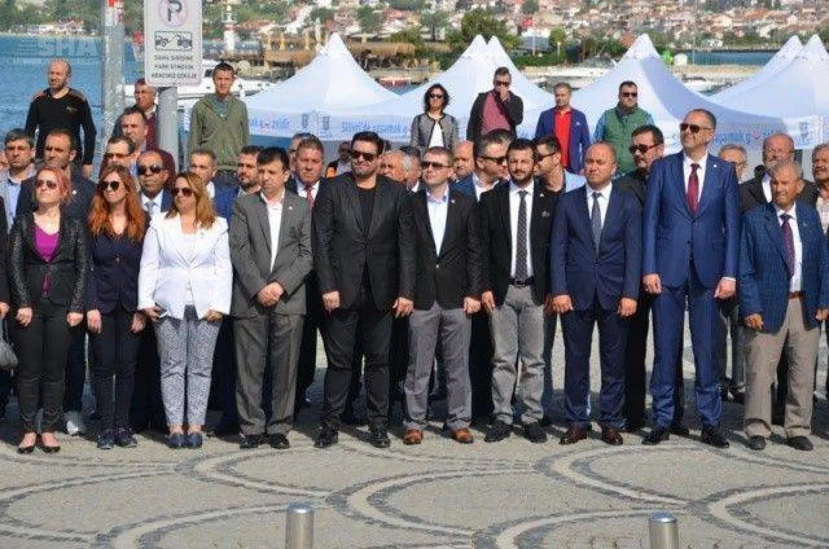 19 Mayıs törenleri çelenk sunumu ile başladı