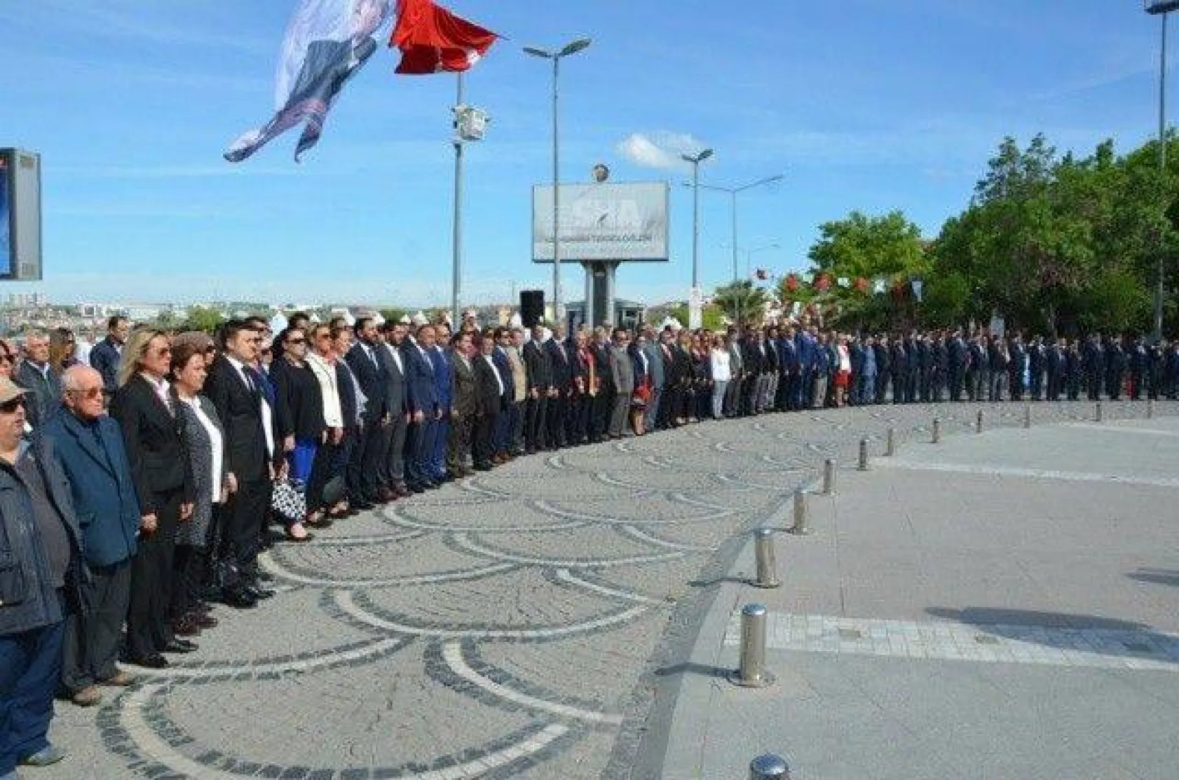 19 Mayıs törenleri çelenk sunumu ile başladı