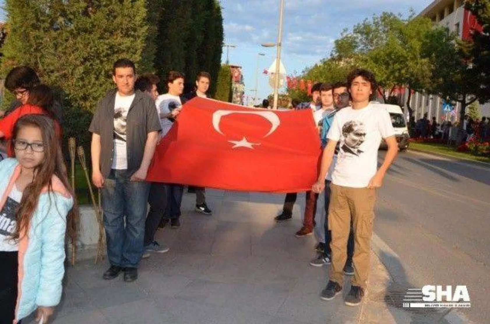 19 Mayıs coşkusu Fener alayı ile devam ediyor